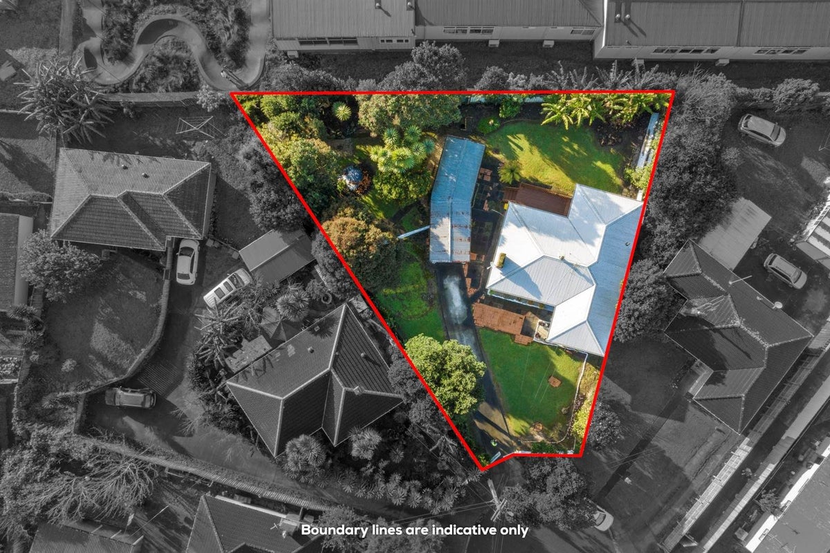 11 Leslie Place, Otara, Auckland - Carousel 1