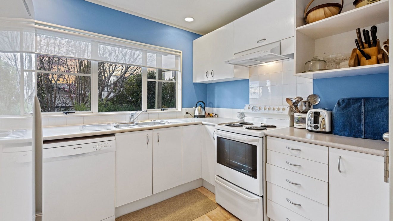 2/30 Sunset Rd, Unsworth Heights, North Shore City - Carousel 2