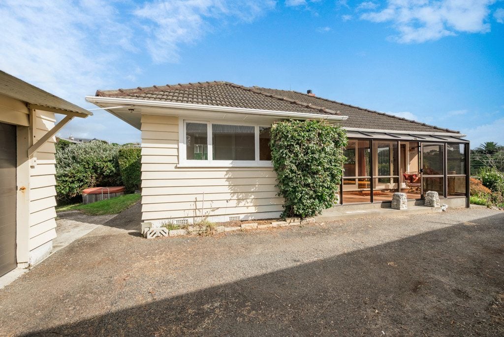 88 Glen Road, Raumati South, Paraparaumu - Carousel 2