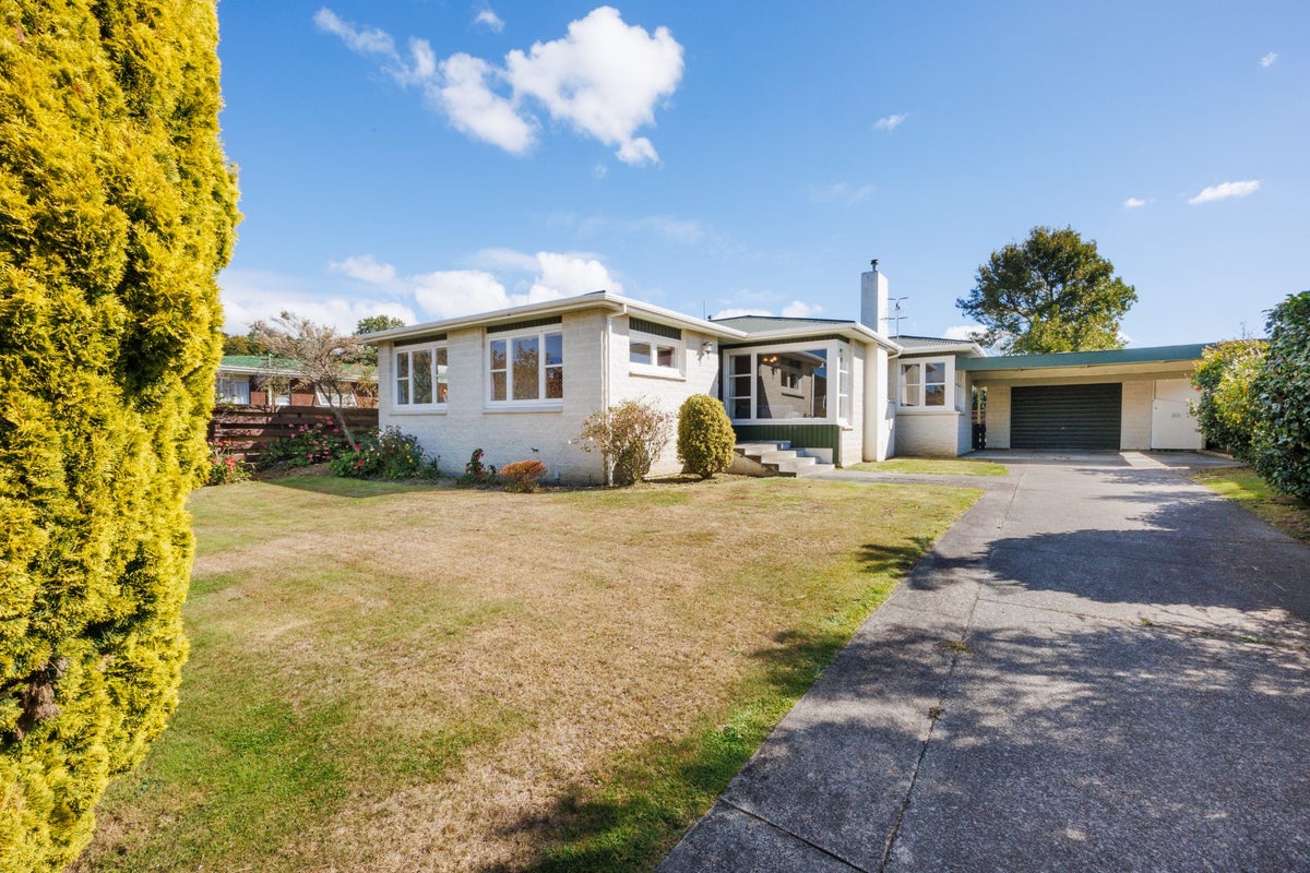 14 Hampden Street, Awapuni, Palmerston North - Carousel 1