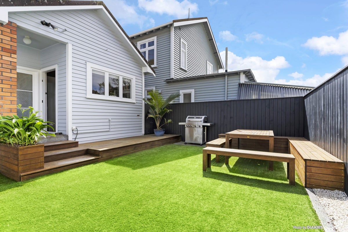 45 Severn Street, Island Bay, Wellington - Carousel 2