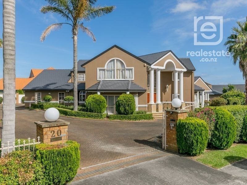 20 The Mews, Shamrock Park, Auckland - Carousel 1