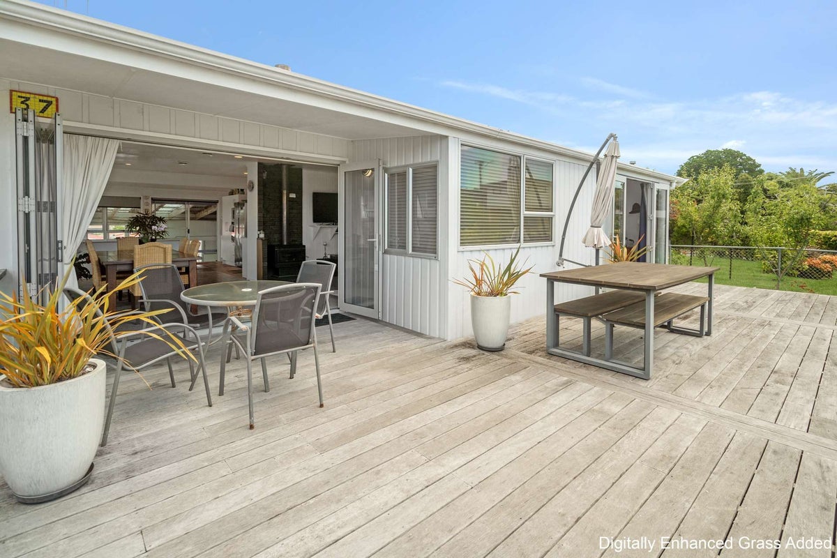 37 Roretana Drive, Athenree, Waihi Beach - Carousel 1