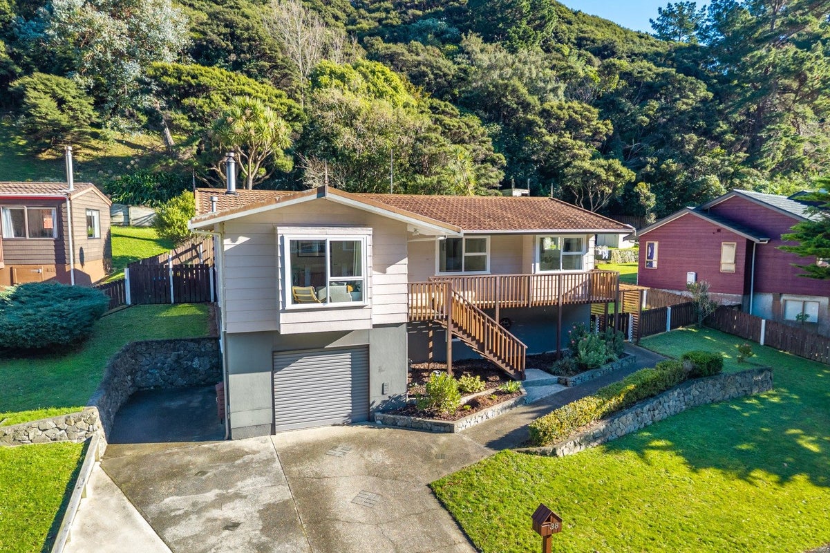 38 Postgate Drive, Whitby, Porirua - Carousel 1