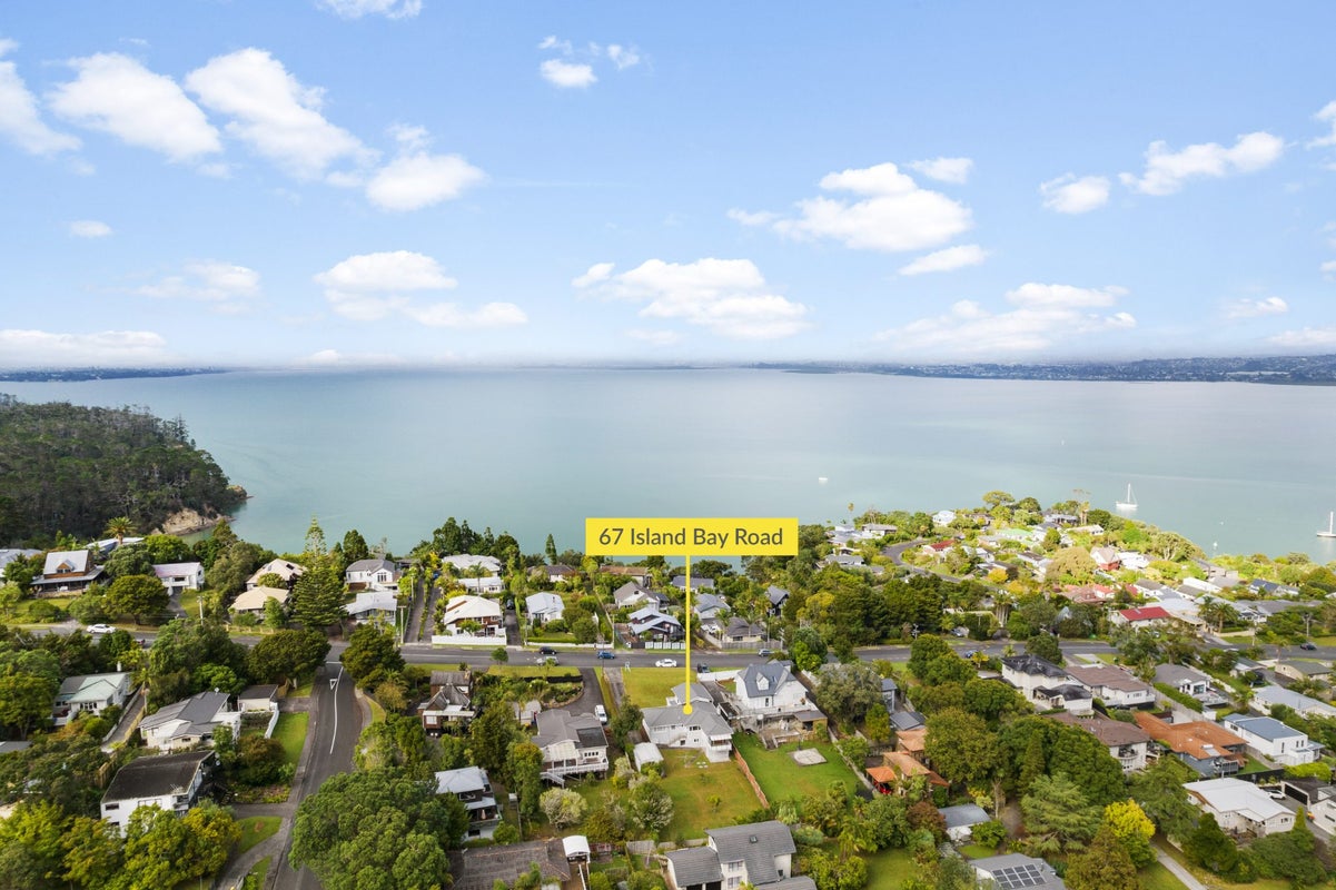 67 Island Bay Road, Beach Haven, Auckland - Carousel 1
