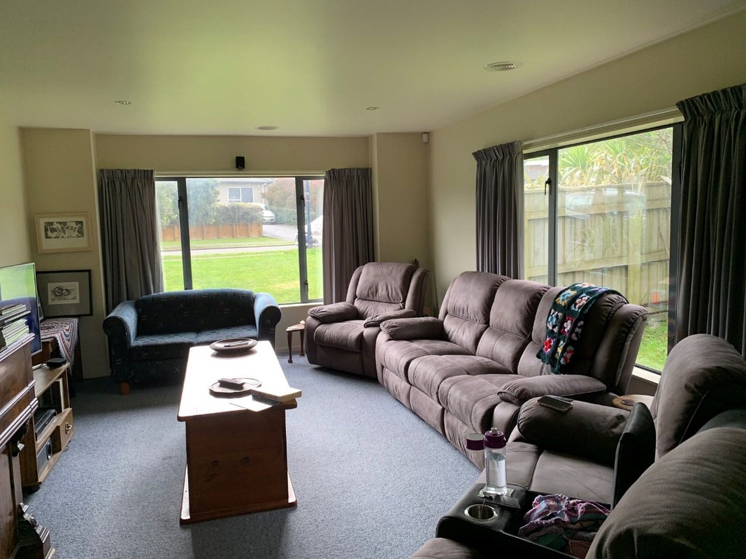 8 Fiordland Place, Aotea, Porirua - Carousel 2