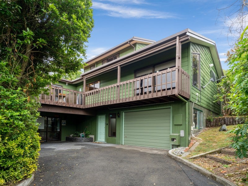 10 Latitude Close, Whitby, Porirua - Carousel 1