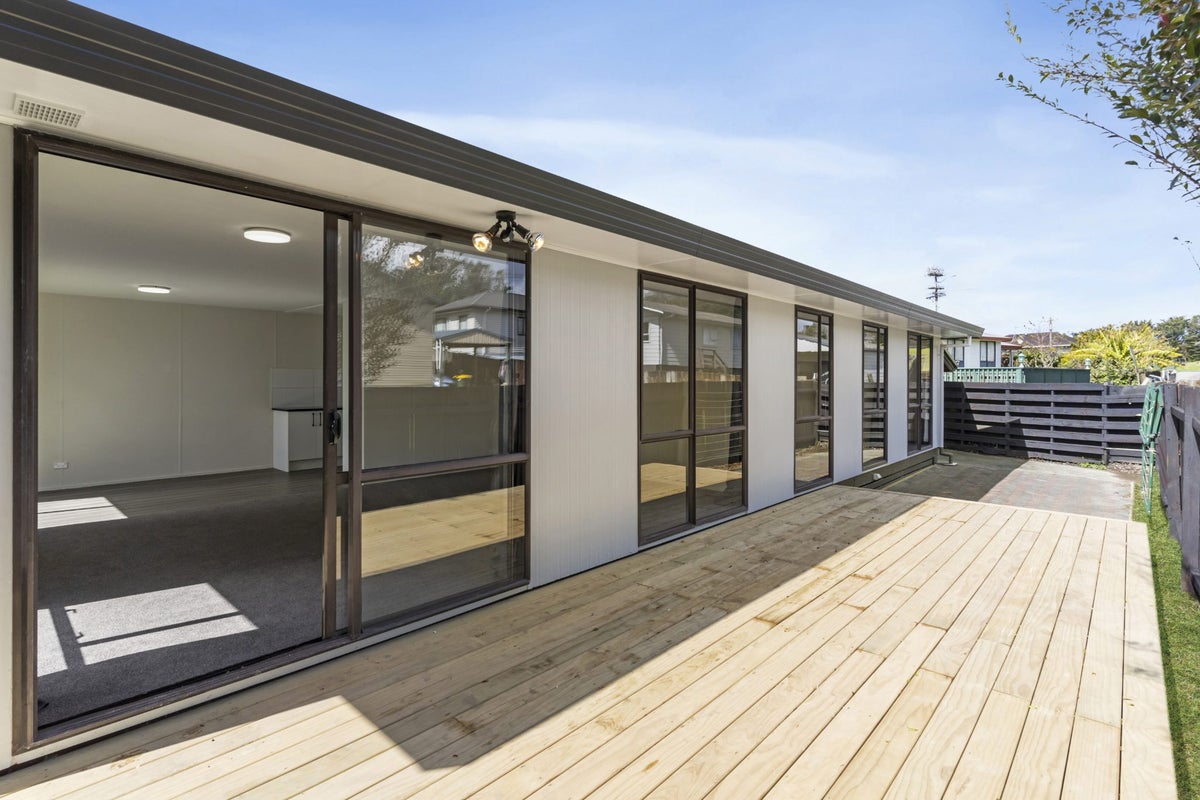 1/76 Parrs Cross Road, Henderson, Auckland - Carousel 2