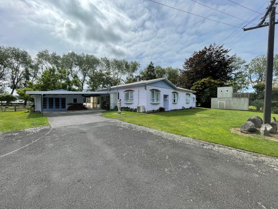 1186 Egmont Road, Egmont Village, New Plymouth - Carousel 1
