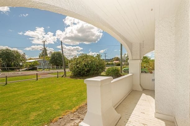 12 Endcliffe Road, Kaiti, Gisborne - Carousel 1