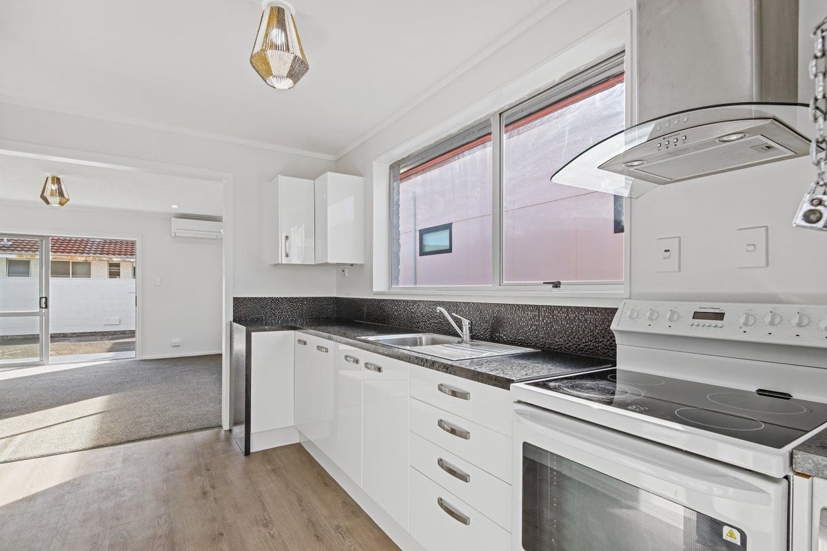 2/17 Frank Street, Papanui, Christchurch - Carousel 1