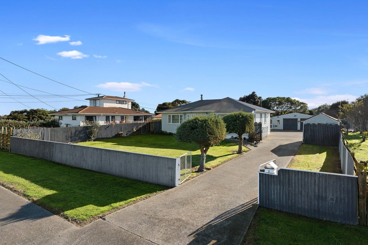2 Kiharoa Street, Otaki Beach, Otaki - Carousel 2