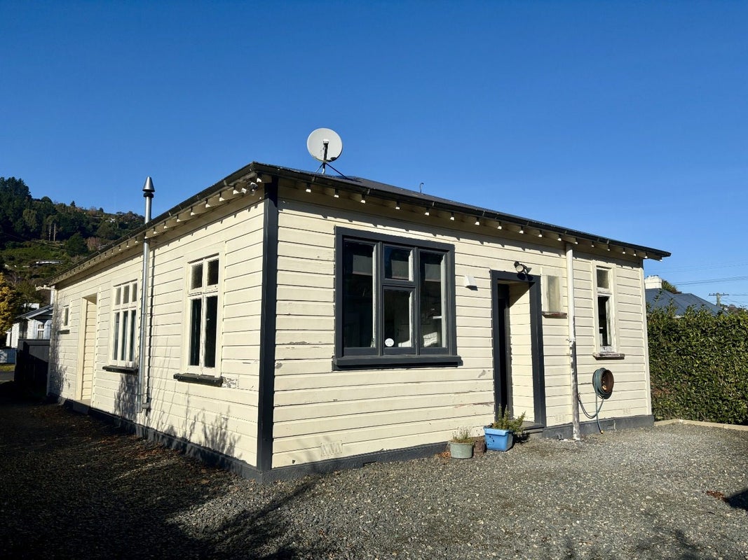 5 Ainslee Place, North East Valley, Dunedin - Carousel 2