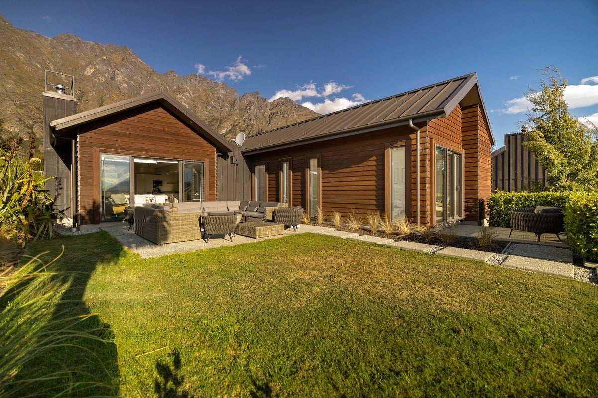 13 Ellesmere Avenue, Jacks Point, Queenstown - Carousel 1
