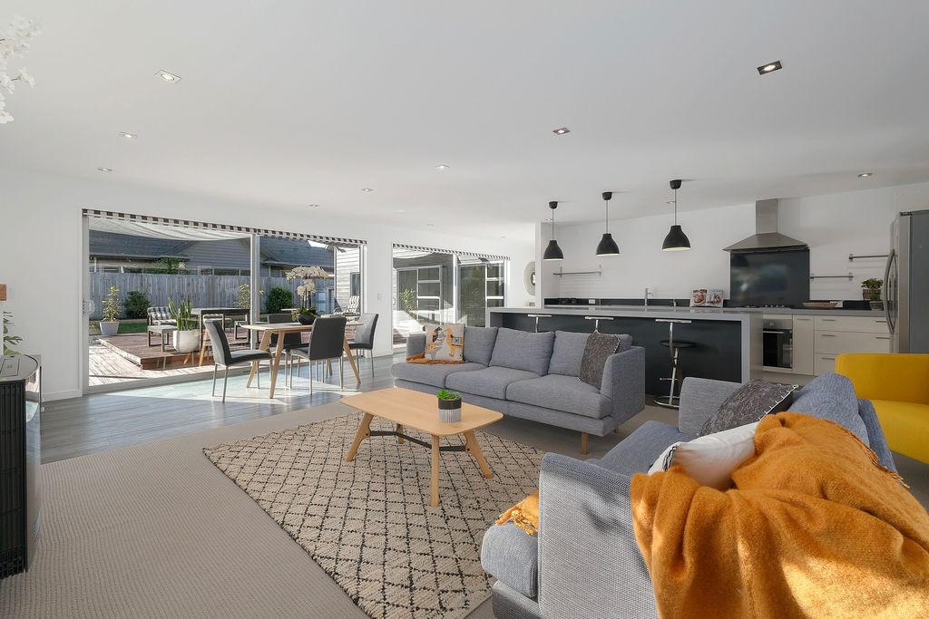 15 Bridesdale Drive, Lake Hayes, Queenstown - Carousel 1
