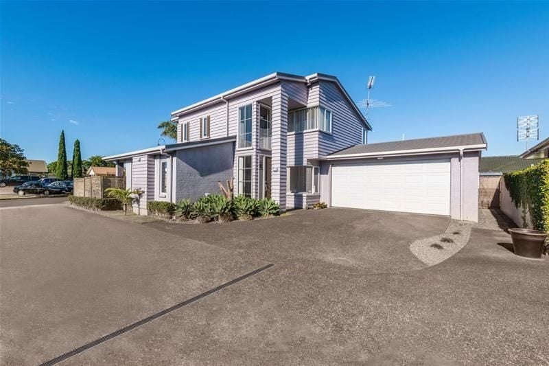 11 Tolben Place, Golflands, Auckland - Carousel 1