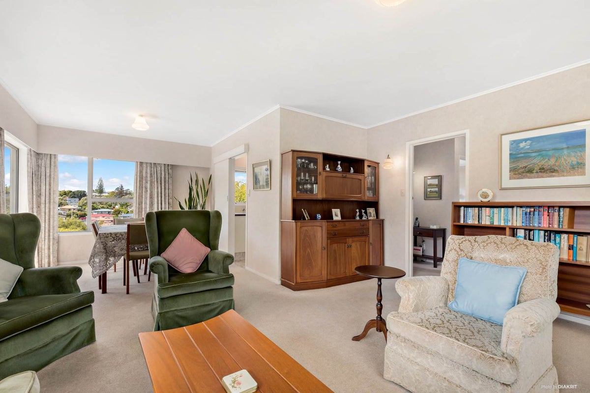 2/14 Knightsbridge Drive, Forrest Hill, Auckland - Carousel 2