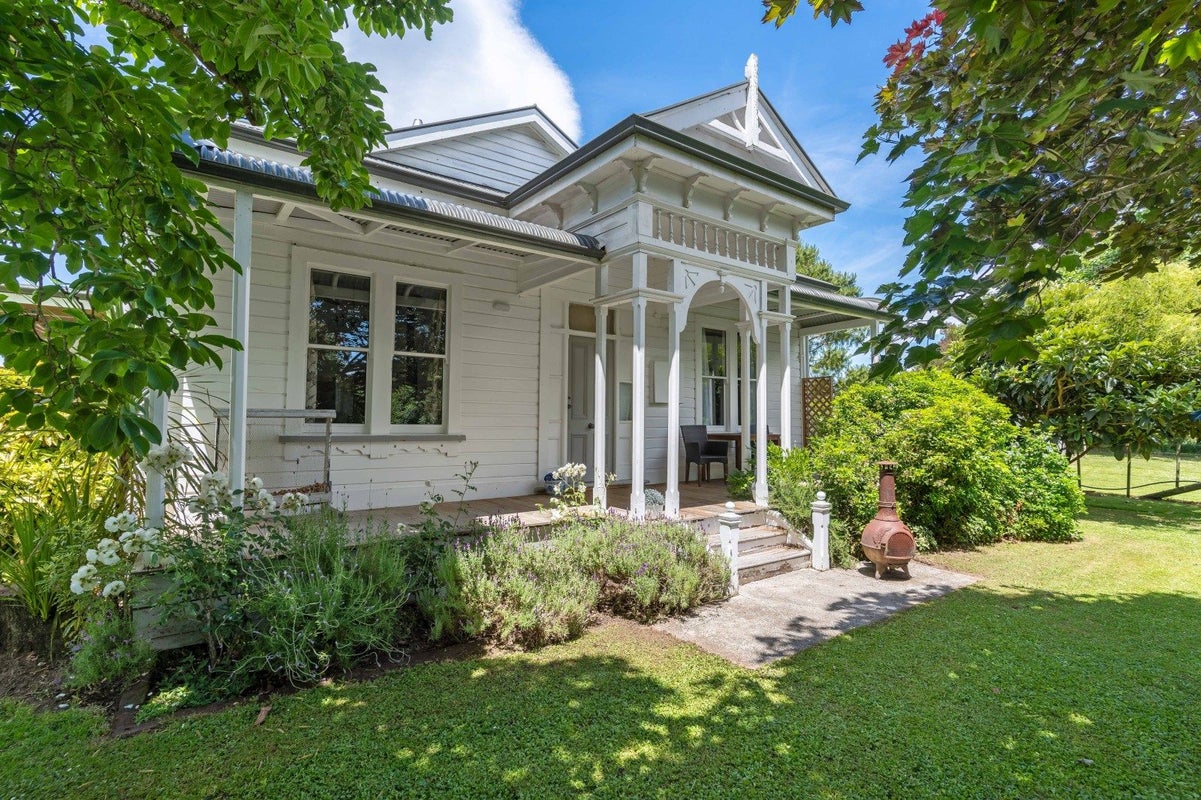 2566 State Highway 2, Ahikouka - Carousel 2