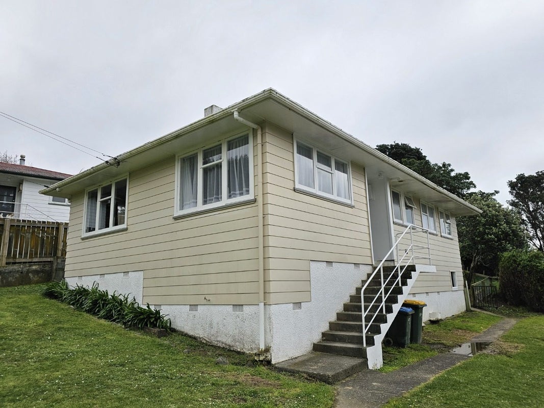 153 Sievers Grove, Cannons Creek, Porirua - Carousel 1
