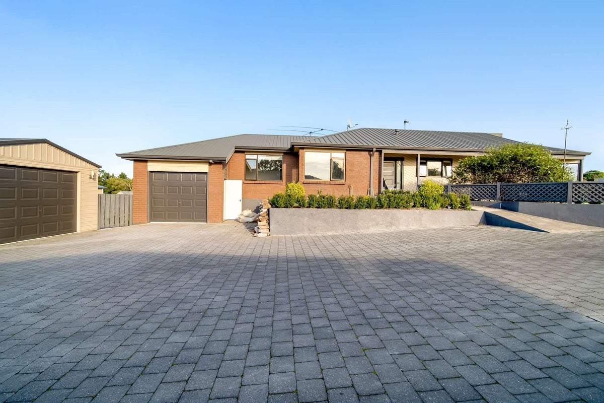 11 Swift Street, South Hill, Oamaru - Carousel 1