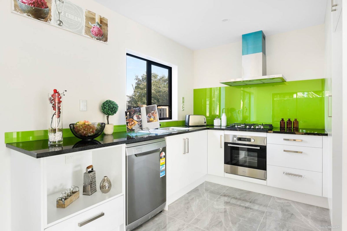 5C Crampton Place, Manurewa, Auckland - Carousel 2