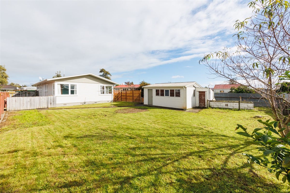 39 Abraham Crescent, Milson, Palmerston North - Carousel 2