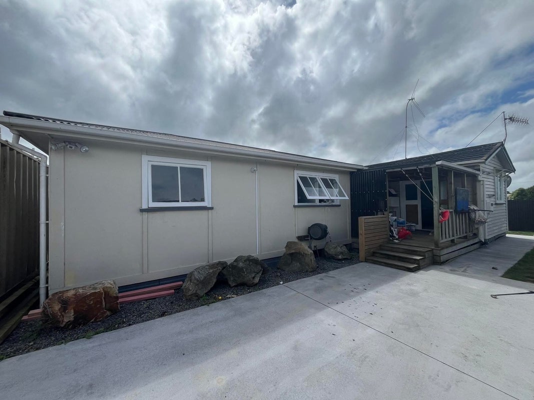 12 Hokio Beach Road, Levin, Levin - Carousel 1
