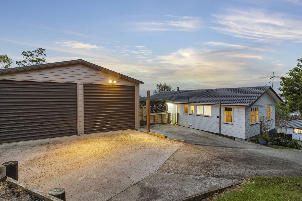 31 Virgo Place, Glen Eden, Auckland - Carousel 2