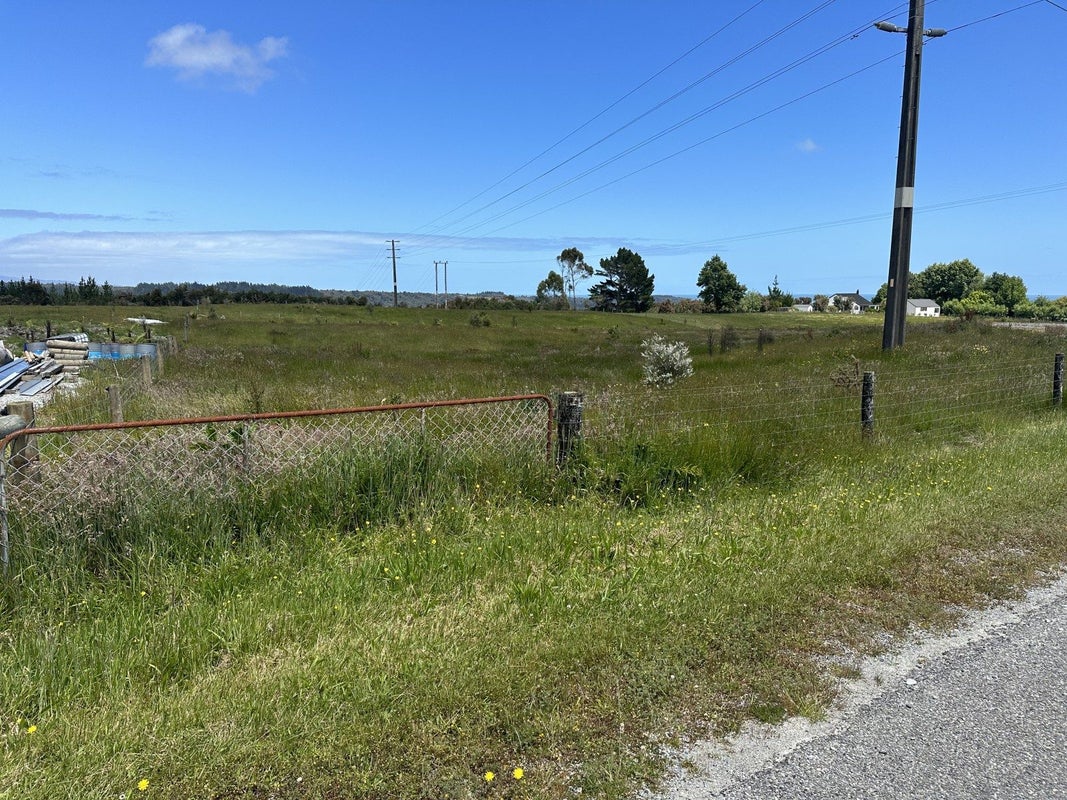 12 Reg Cox Drive, Blue Spur, Hokitika - Carousel 1
