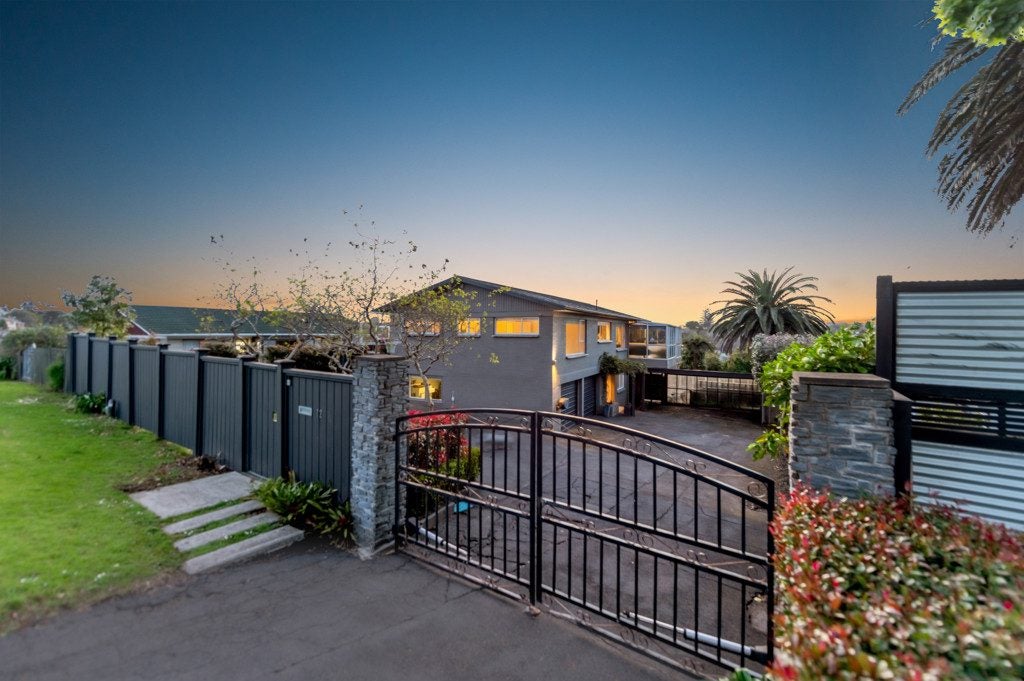 12 Coates Road, Cockle Bay, Auckland - Carousel 2