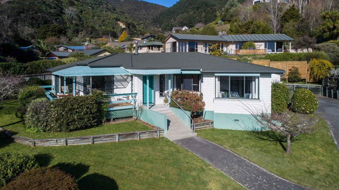 4 Strathaven Place, Atawhai, Nelson - Carousel 2
