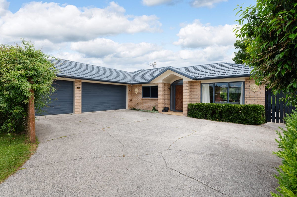 7 Bellona Place, Flagstaff, Hamilton - Carousel 1