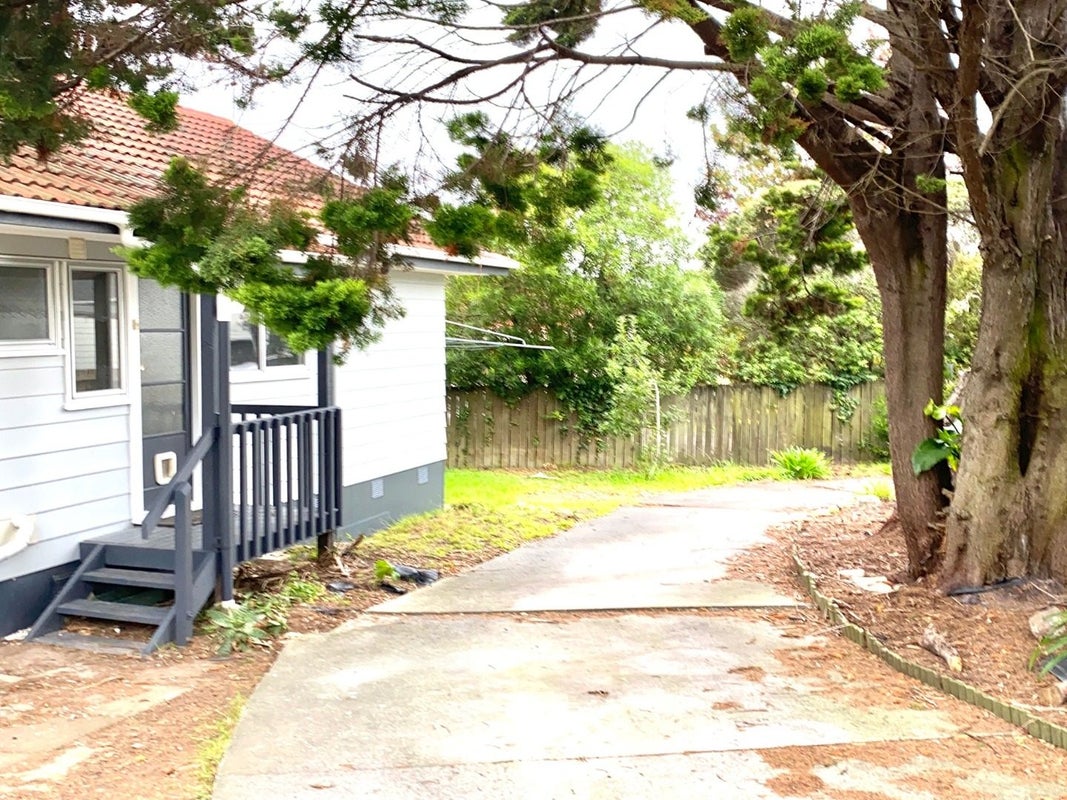 3 Sabana Place, Unsworth Heights, Auckland - Carousel 2