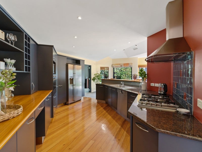 5 Molyneux Close, Whitby, Porirua - Carousel 2