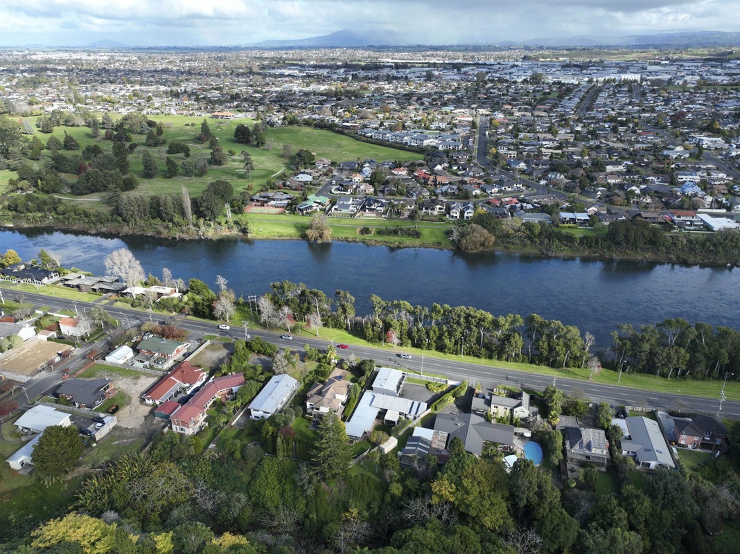 1076 River Road, Queenwood, Hamilton - Carousel 14