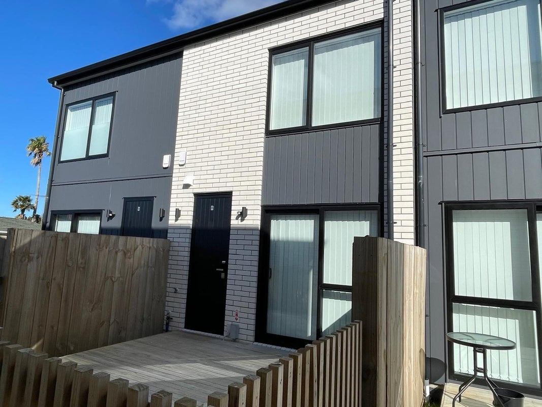 8/7 Broadview Place, Howick, Auckland - Carousel 1