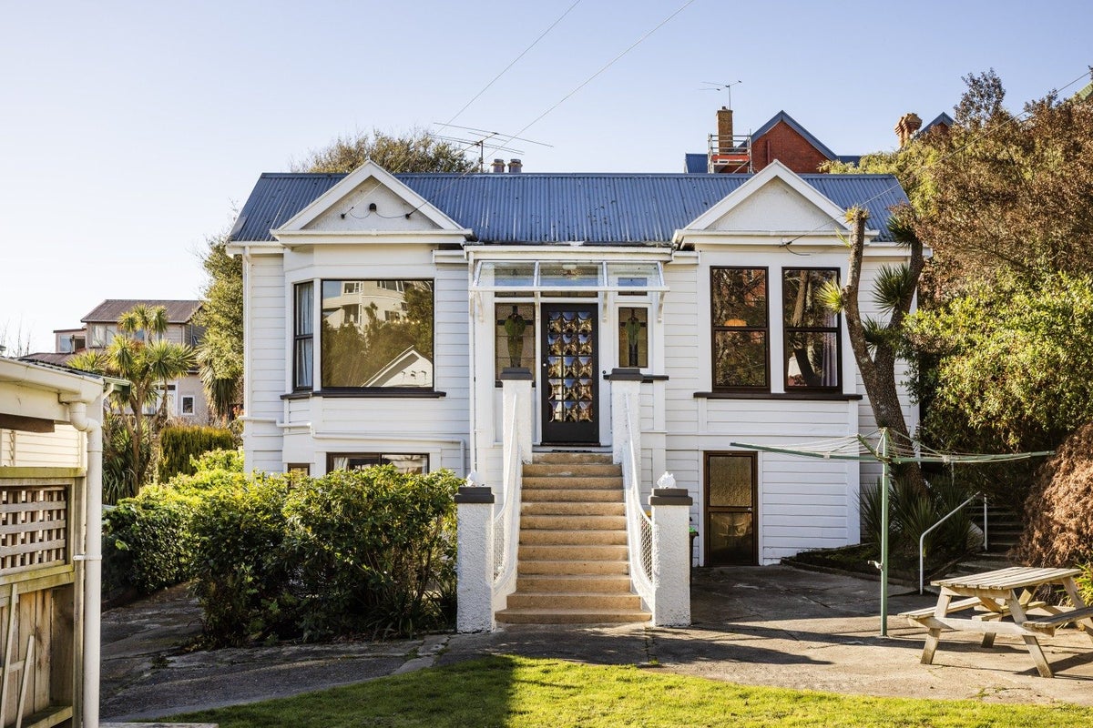 16 William Street, Careys Bay, Dunedin - Carousel 1