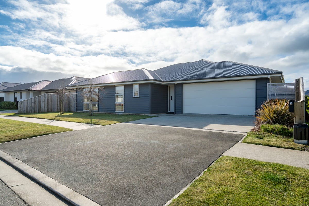 5 Whitehorn Drive, Lincoln, Lincoln - Carousel 2