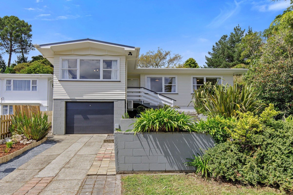 21 Holland Street, Wainuiomata, Lower Hutt - Carousel 21