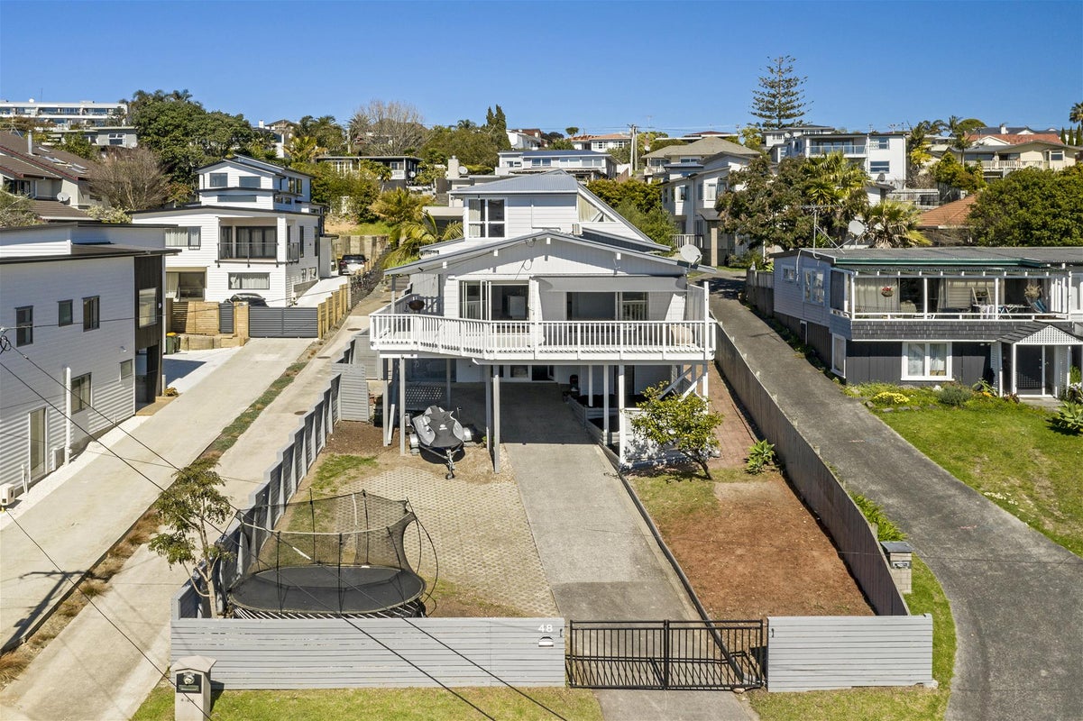 48 Beulah Avenue, Rothesay Bay, Auckland - Carousel 1