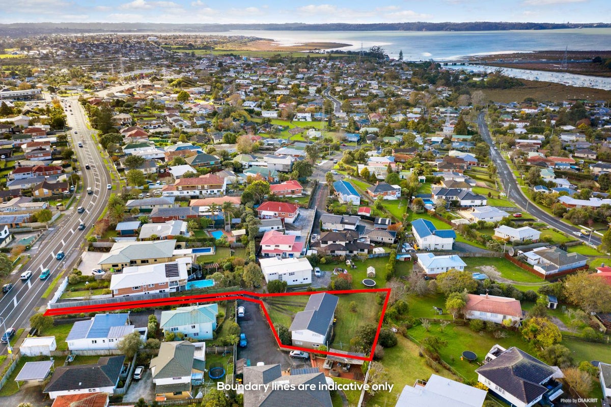 193A Te Atatu Road, Te Atatu South, Auckland - Carousel 1
