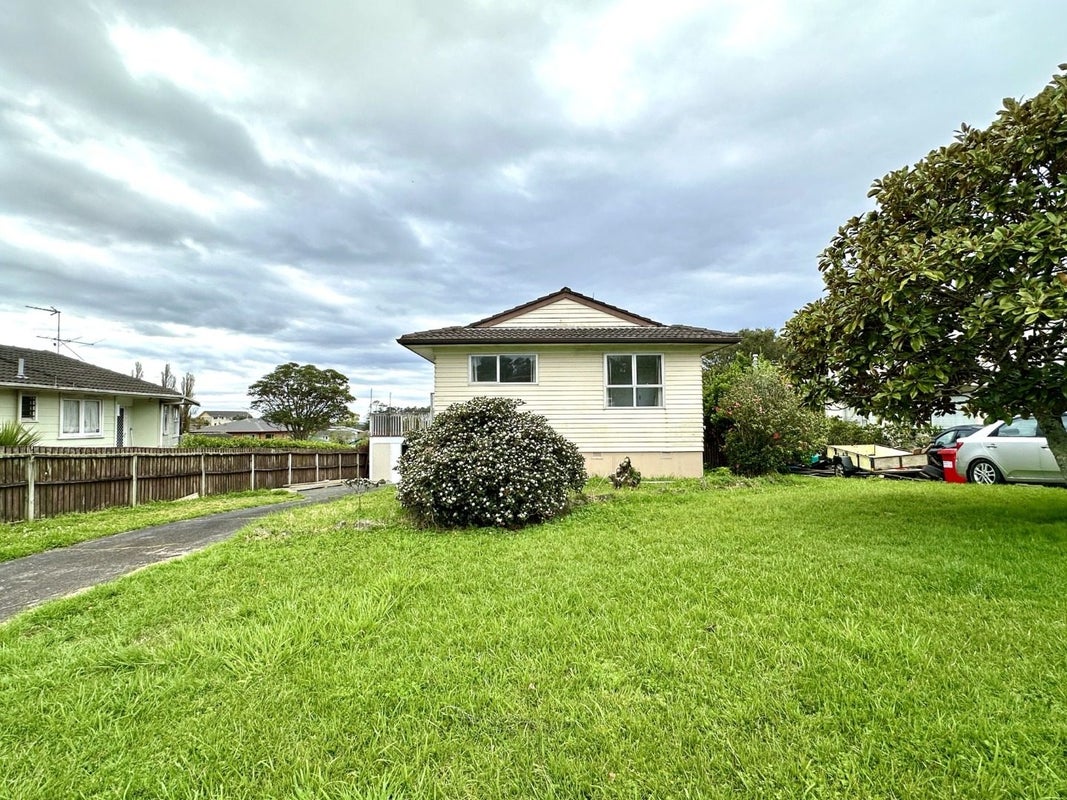 19 Lydford Place, Glendene, Auckland - Carousel 2