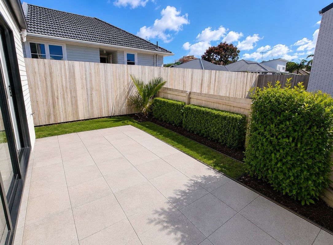 2/12 Enderby Drive, Te Atatu Peninsula, Auckland - Carousel 1