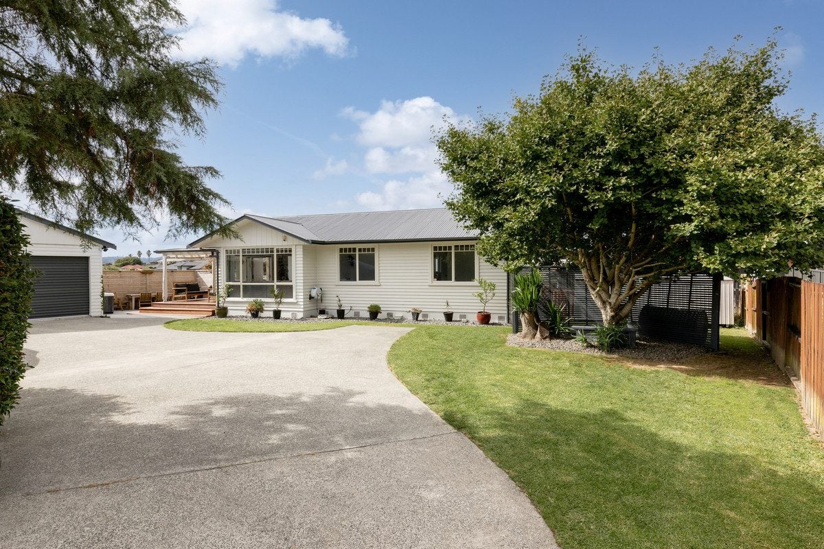6 Grantleigh Way, Pyes Pa, Tauranga - Carousel 1
