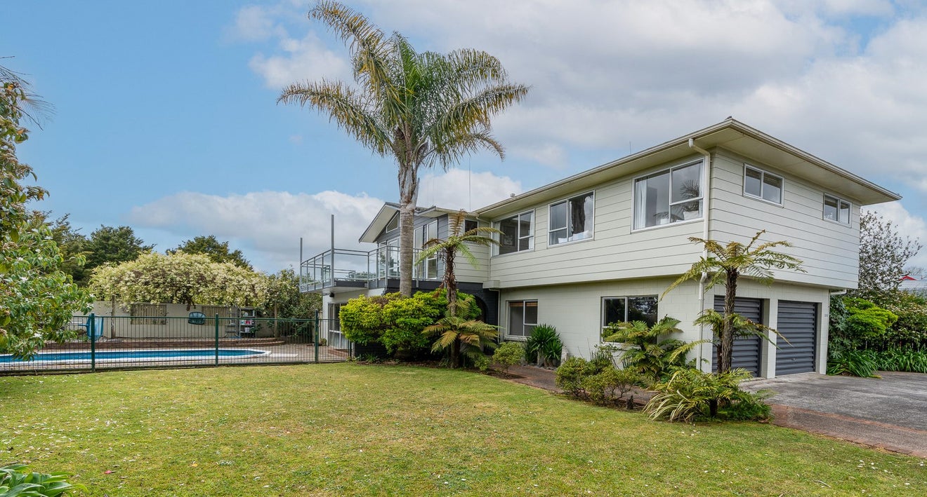 152 Totara Drive, Pukete, Hamilton - Carousel 1