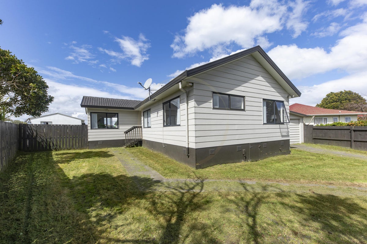 22 Dungarvon Place, Clendon Park, Auckland - Carousel 2