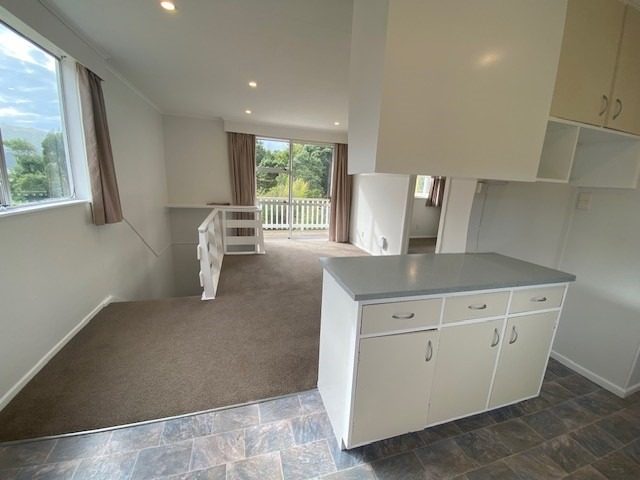 3B Peckham Grove, Tawa, Wellington - Carousel 2