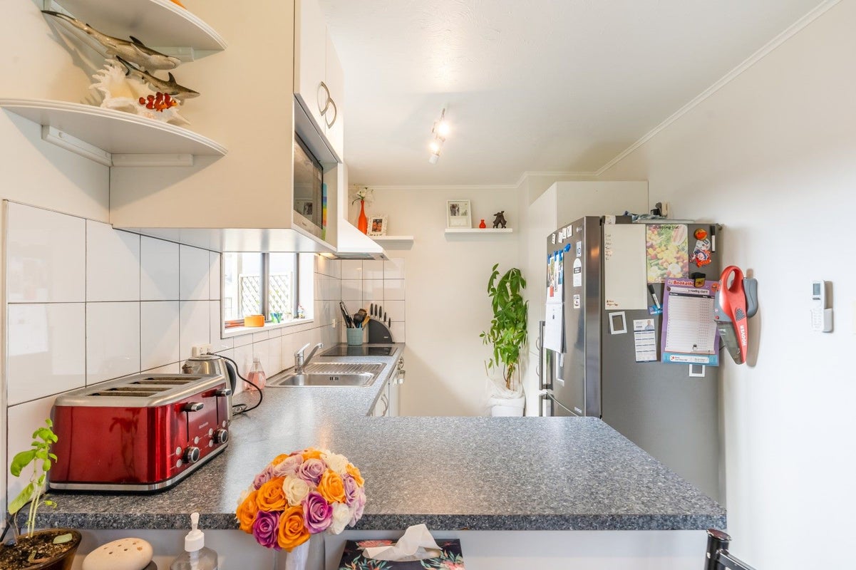 57 Hartford Crescent, Totara Park, Upper Hutt - Carousel 2