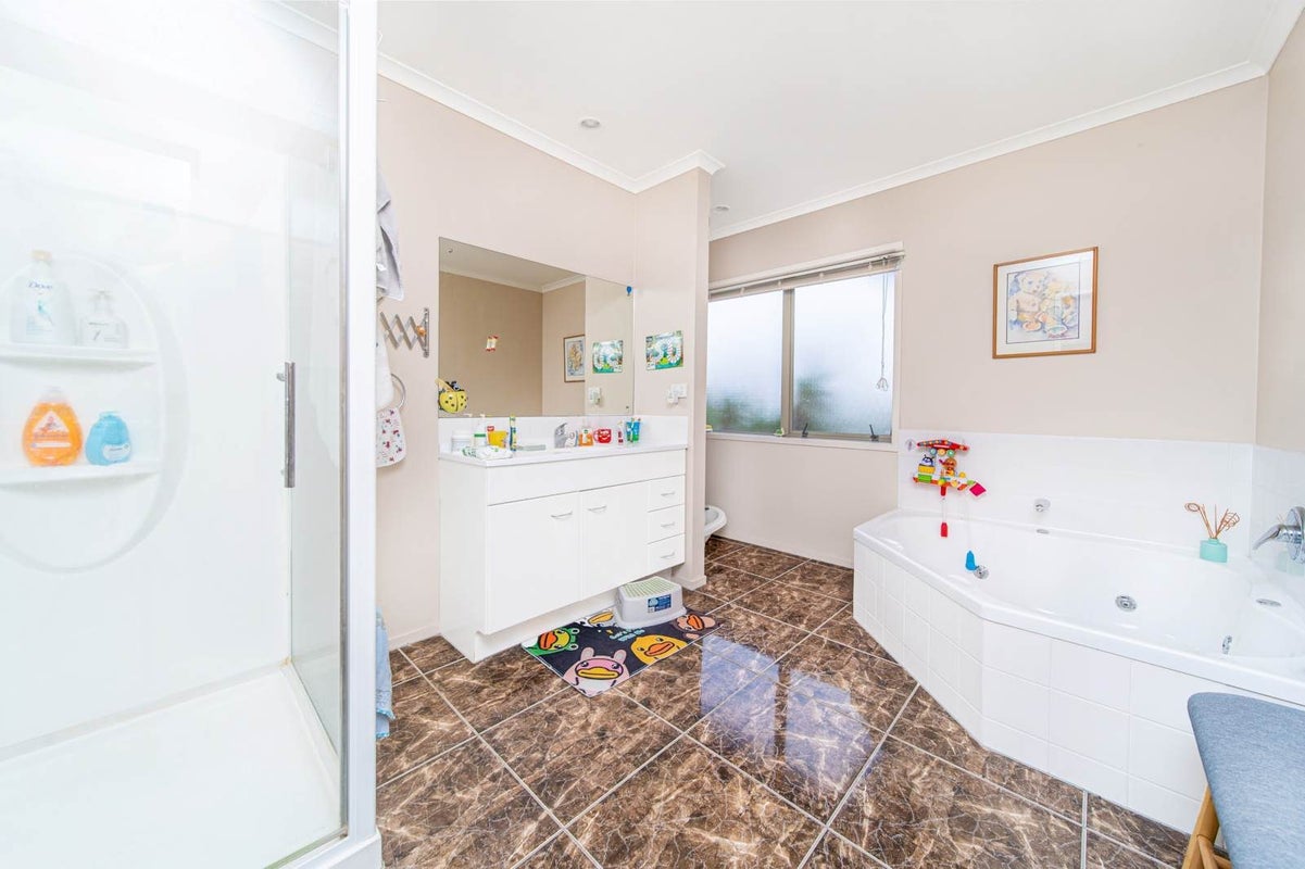 32 Ballymore Drive, Pinehill, Auckland - Carousel 13
