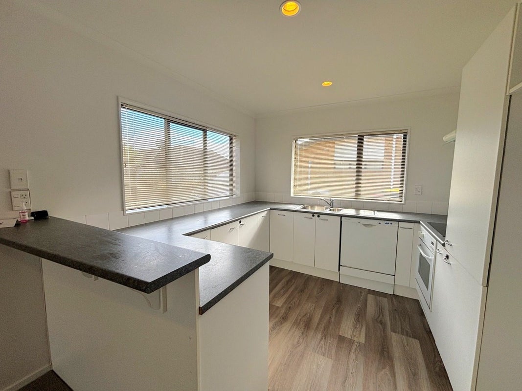 25 Innisowen Place, Flat Bush, Auckland - Carousel 2
